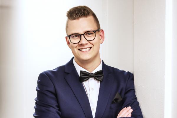 Robin Hörnkvist uppträder under Eldveckan i Husum, torsdag 3 oktober. Foto: Leif Wikberg/Pressbild