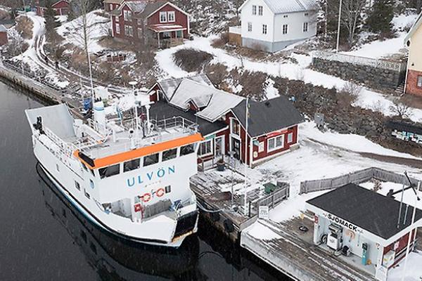 M/F Ulvön tar hand om sjuktransporter från skärgårdsöar vintertid. Foto: Håkan Nordström.