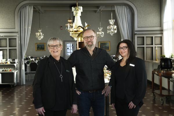 Stadshotellet i Örnsköldsvik firar 110 år hela året långt samtidigt som en rad arrangemang och nysatsningar planeras. Monica Lindmark, Ari Achrén och Sana Frestadius är fulla av energi.