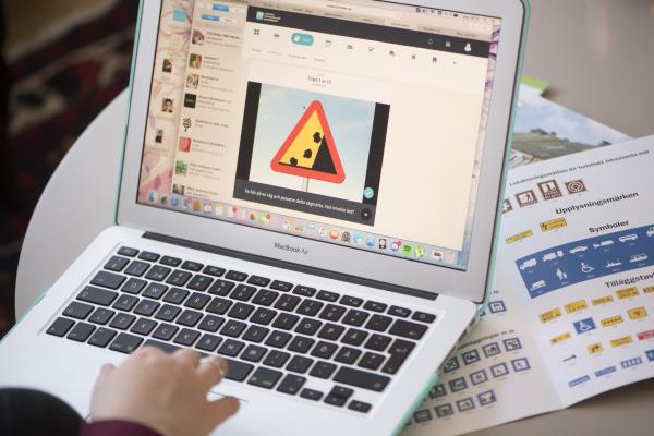 Majoriteten anser att de i ganska eller mycket hög utsträckning kommer ihåg teorikunskaperna från när de tog körkort? Foto: Fredrik Sandberg/TT