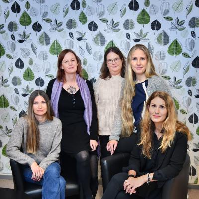 På kommunens Resurs- centrum mot våld jobbar Jessica Edlund Horkamo,  Sofie Westberg, Liselotte  Sjökvist, Linda Karlfors och Linda Lindahl. Så även Erica Söderström som saknas på bilden.